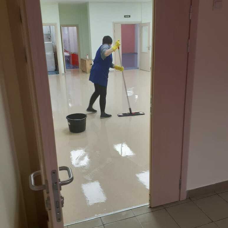 Фото – мытьё полов и влажная уборка в офисах Фото – мытьё полов и влажная уборка в офисах